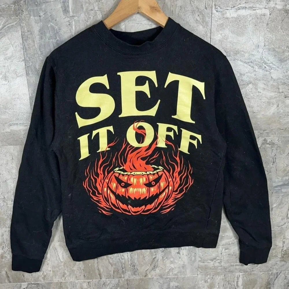 Black crewneck sweatshirt with yellow SET IT OFF flaming jack-o'-lantern size S